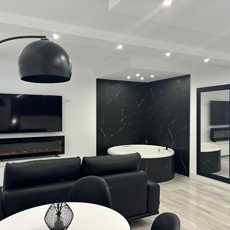 Black And White Suite Cervantes Castro Urdiales Exterior photo
