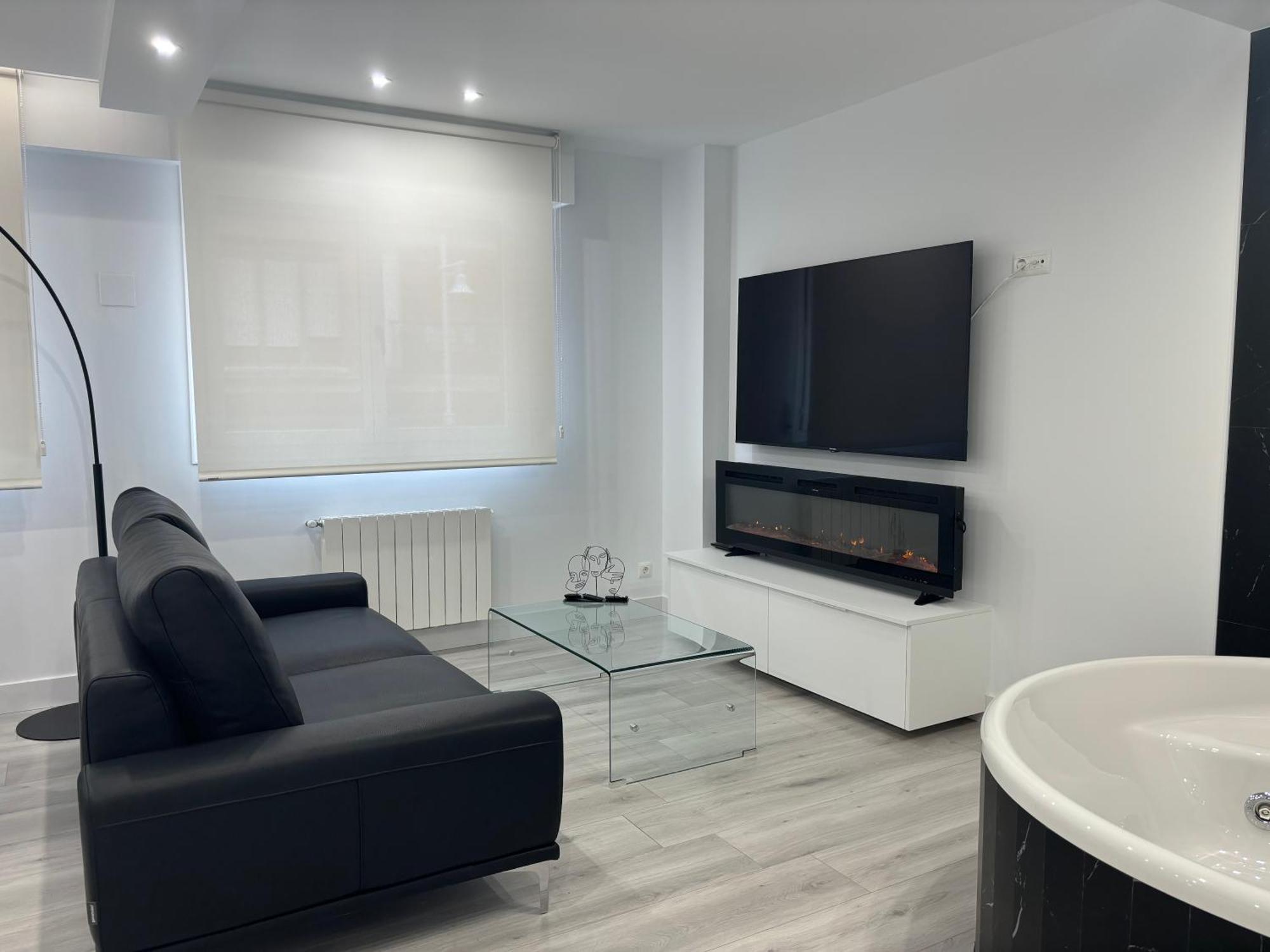 Black And White Suite Cervantes Castro Urdiales Exterior photo