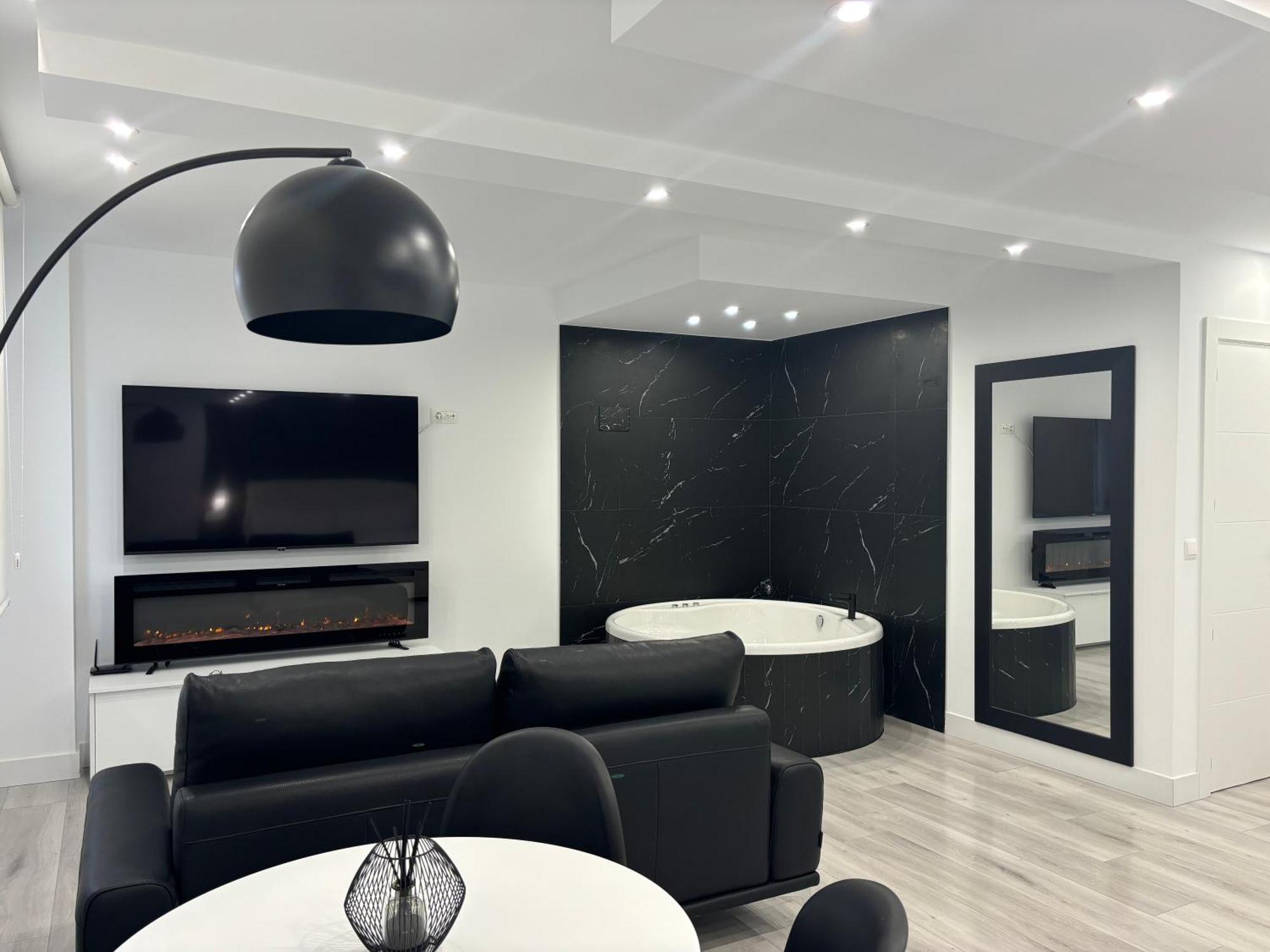 Black And White Suite Cervantes Castro Urdiales Exterior photo